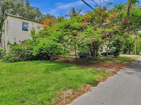 3210 E Elizabeth Street Miami FL 33133