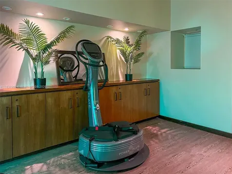 6799 Collins Avenue Miami Beach FL 33141