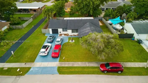 906 Cardinal Place Homestead FL 33035