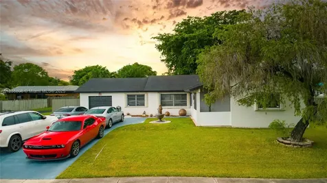 906 Cardinal Place Homestead FL 33035