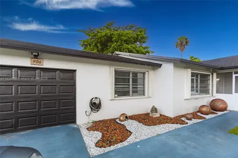 906 Cardinal Place Homestead FL 33035