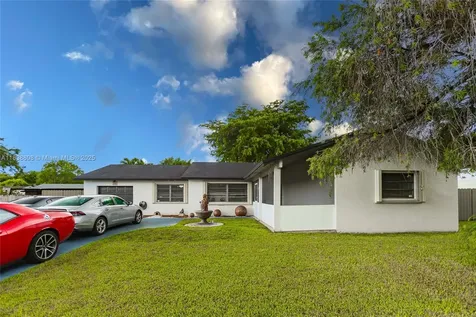 906 Cardinal Place Homestead FL 33035