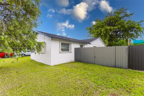 906 Cardinal Place Homestead FL 33035
