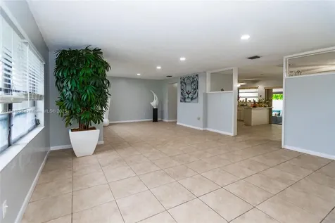 906 Cardinal Place Homestead FL 33035