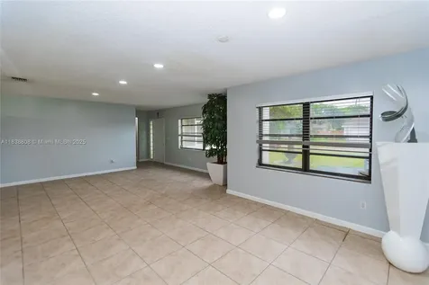 906 Cardinal Place Homestead FL 33035