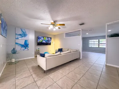 906 Cardinal Place Homestead FL 33035