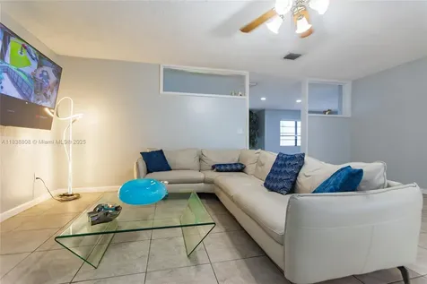 906 Cardinal Place Homestead FL 33035