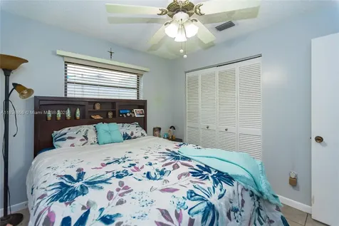 906 Cardinal Place Homestead FL 33035