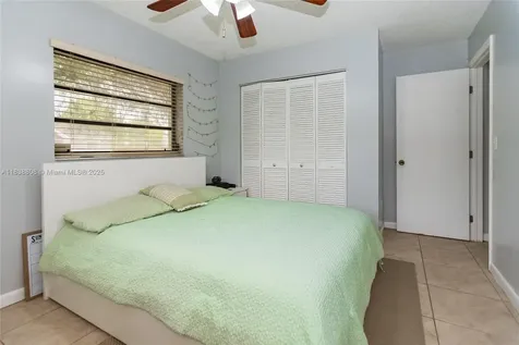906 Cardinal Place Homestead FL 33035