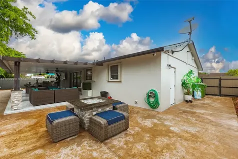906 Cardinal Place Homestead FL 33035