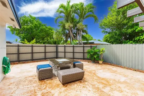 906 Cardinal Place Homestead FL 33035