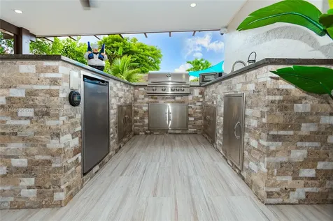 906 Cardinal Place Homestead FL 33035