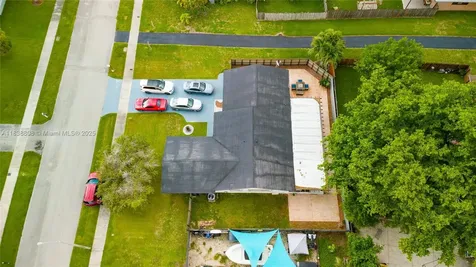 906 Cardinal Place Homestead FL 33035