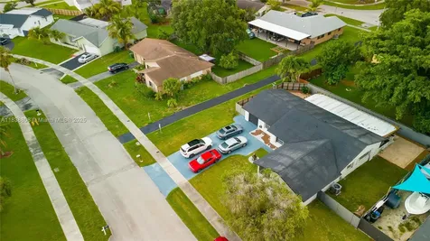 906 Cardinal Place Homestead FL 33035