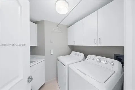 2000 Island Boulevard Aventura FL 33160