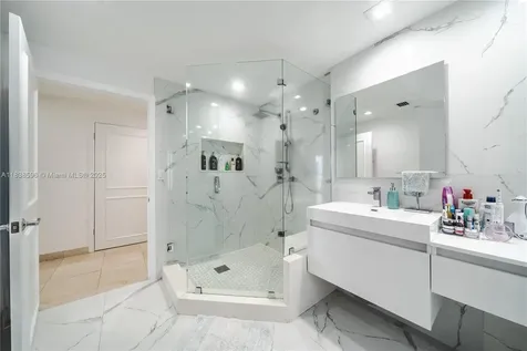 21050 Point Place Aventura FL 33180