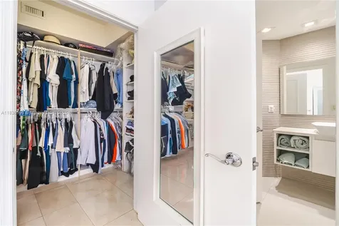 21050 Point Place Aventura FL 33180