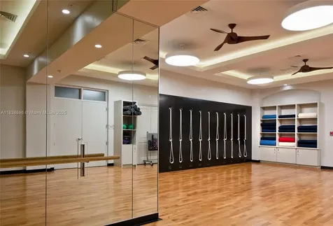 21050 Point Place Aventura FL 33180