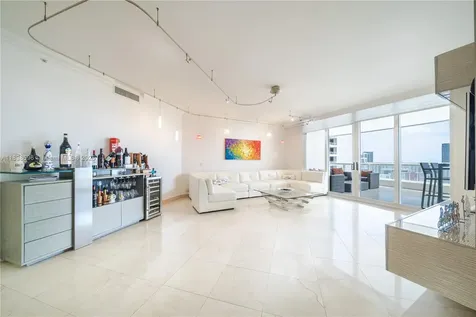 21050 Point Place Aventura FL 33180