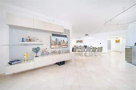 21050 Point Place Aventura FL 33180