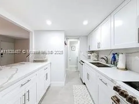 350 Grapetree Drive Key Biscayne FL 33149