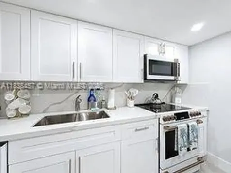 350 Grapetree Drive Key Biscayne FL 33149