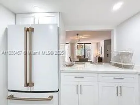 350 Grapetree Drive Key Biscayne FL 33149