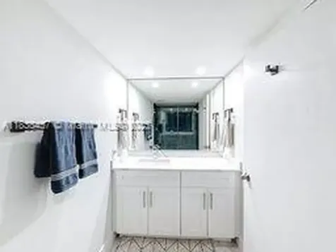 350 Grapetree Drive Key Biscayne FL 33149