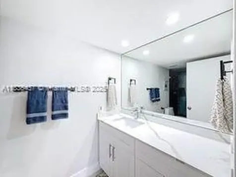 350 Grapetree Drive Key Biscayne FL 33149