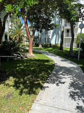 498 NW 165th Street Road Miami FL 33169