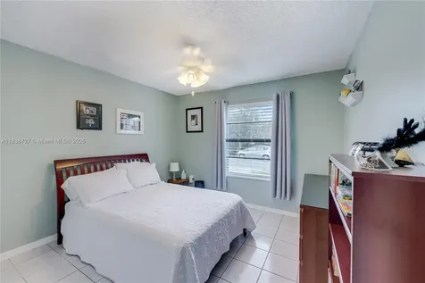 1060 NW 128th Court Miami FL 33182