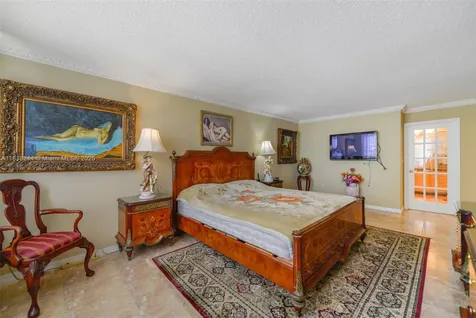 2751 S Ocean Drive Hollywood FL 33019