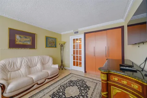 2751 S Ocean Drive Hollywood FL 33019