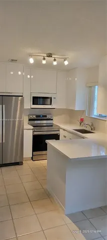 2125 NW 77th Way Pembroke Pines FL 33024