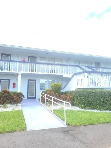 82 Oakridge G Deerfield Beach FL 33442