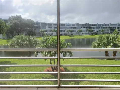 82 Oakridge G Deerfield Beach FL 33442