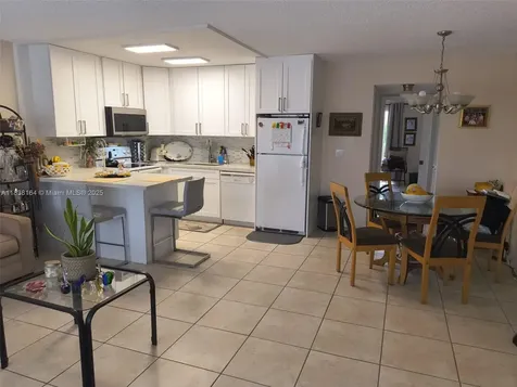 82 Oakridge G Deerfield Beach FL 33442