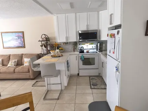 82 Oakridge G Deerfield Beach FL 33442