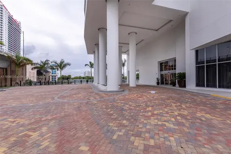 4010 S Ocean Drive Hollywood FL 33019