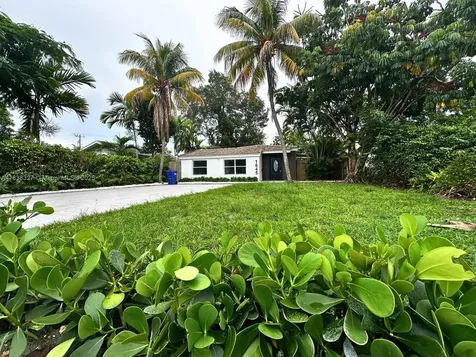 1645 NE 175th Street North Miami Beach FL 33162