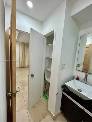 5401 Collins Avenue Miami Beach FL 33140