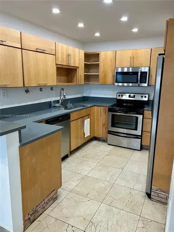5401 Collins Avenue Miami Beach FL 33140
