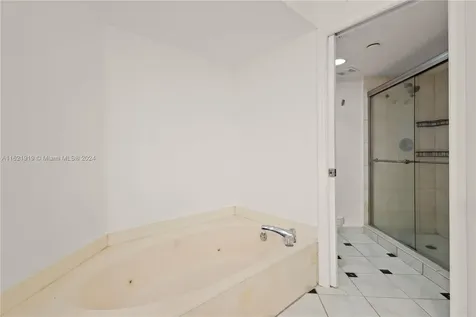 3500 Mystic Pointe Drive Aventura FL 33180