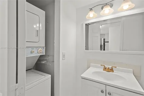 3500 Mystic Pointe Drive Aventura FL 33180