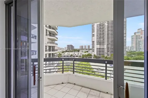 3500 Mystic Pointe Drive Aventura FL 33180