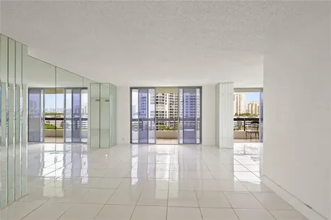 3500 Mystic Pointe Drive Aventura FL 33180