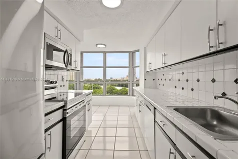 3500 Mystic Pointe Drive Aventura FL 33180