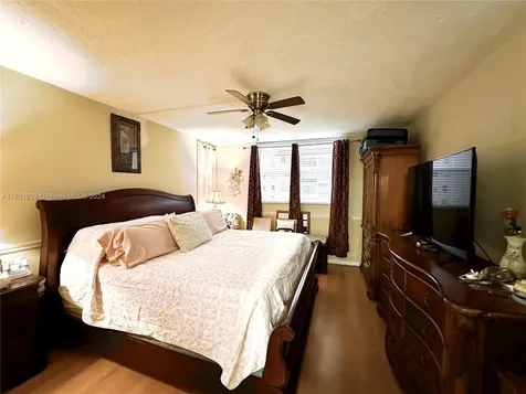 2831 Somerset Drive Lauderdale Lakes FL 33311