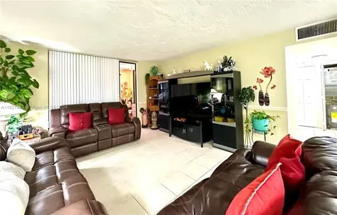 2831 Somerset Drive Lauderdale Lakes FL 33311