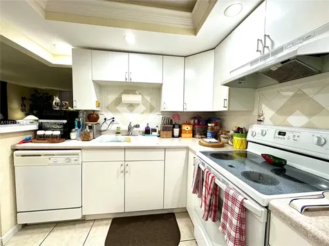 2831 Somerset Drive Lauderdale Lakes FL 33311